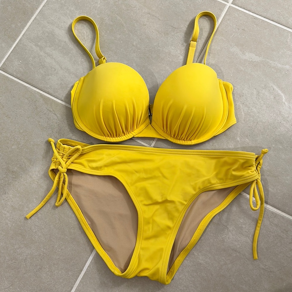 Victoria’s Secret yellow bikini